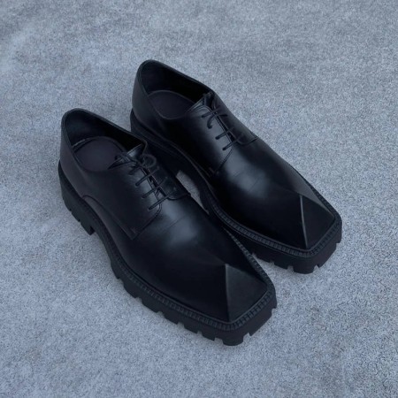 Black fur loafers with thick sole and round toe