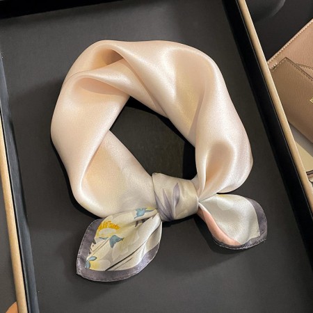 Light-colored floral retro print small square scarf